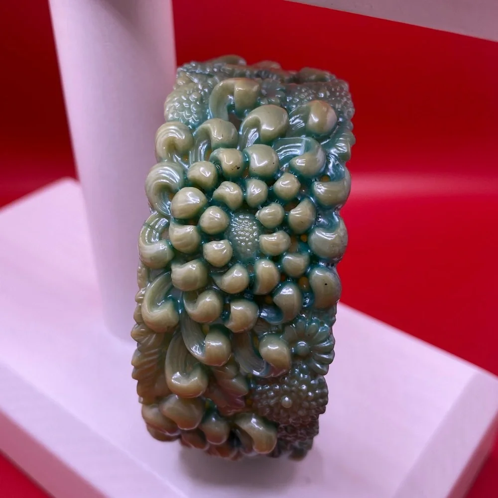 Antique Vintage Early Plastic Faux Bone Horn Celluloid Carved Floral Bangle - Picture 9 of 10